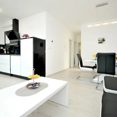 Adrian Apartmán *