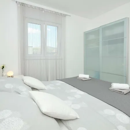 Adrian Apartmán *