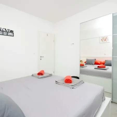 Adrian Apartament *